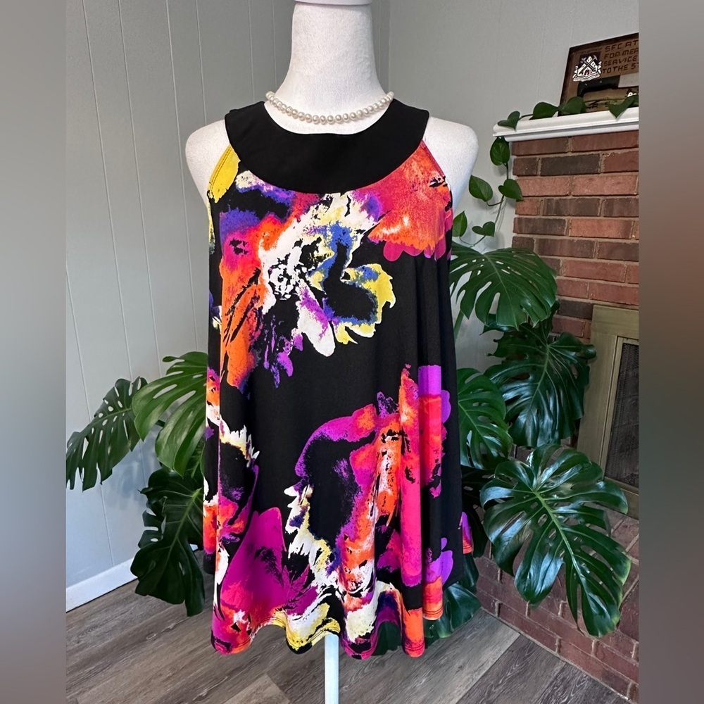 🛍️ NWT ND beautiful multi color sleeve less swig-top size Small - Picture 2 of 8